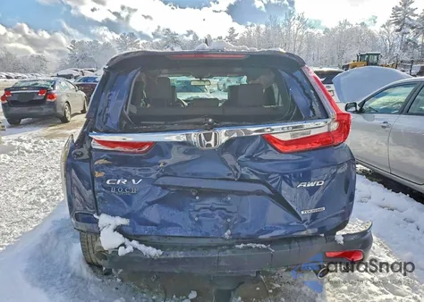 2018 Honda Cr-V Touring z USA, uszkodzony, nr VIN 7FARW2H98JE009671